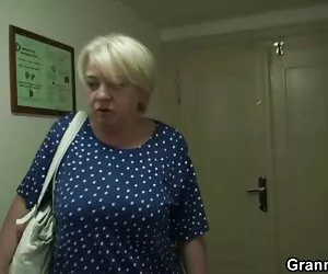 W mamuski erotyka sklepie to geek dziewczyna w cipkę