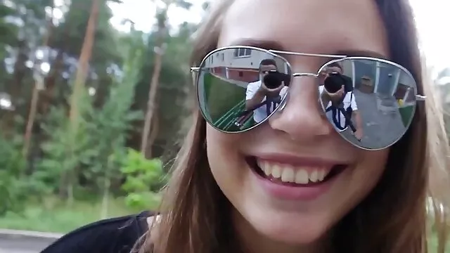Ojciec filmy rosyjskie erotyczne wziął piękno na ulicy i spał z nią.