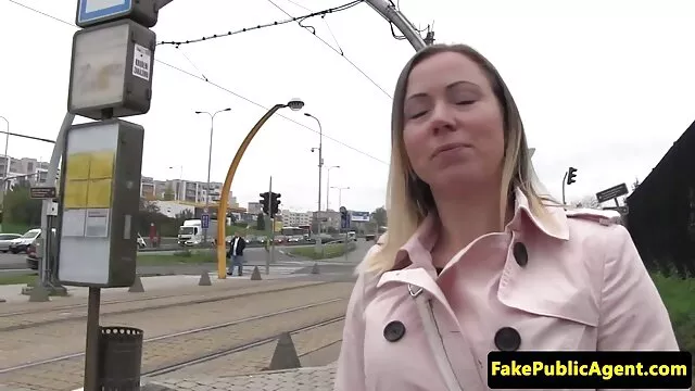 W filmach porno piękne aktorki dawały mi filmiki erotyczne wskazówki dotyczące golenia
