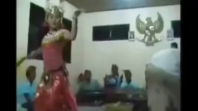 Delikatnie włożyła dziecko w filmy erotyczne z murzynkami cipkę i spuściła mu Na twarz