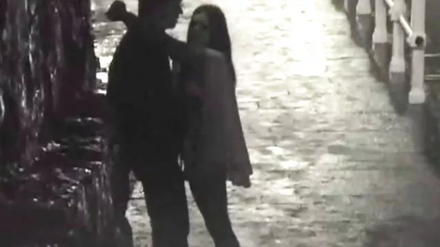 Zadzwonił do aktorki, która zatrzymała się u dobrego erotyka na plazy faceta.